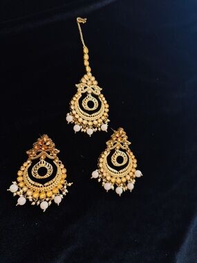 Tikka earing set